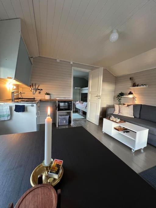 Idyllisk Minihus I Landlige Omgivelser - Med 5 Sengeplasser Og Parkering Åsen Buitenkant foto
