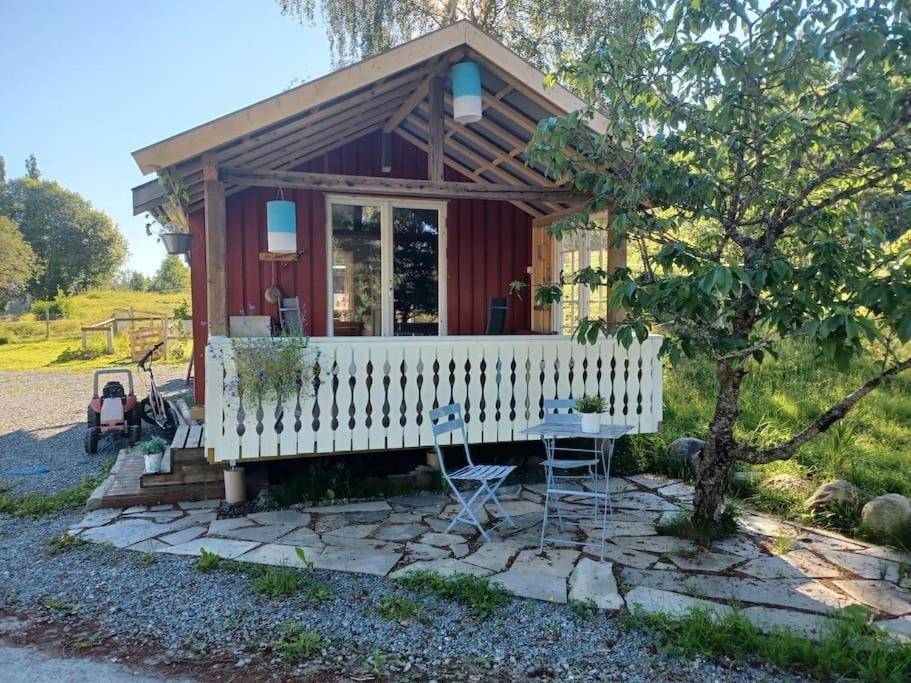 Idyllisk Minihus I Landlige Omgivelser - Med 5 Sengeplasser Og Parkering Åsen Buitenkant foto